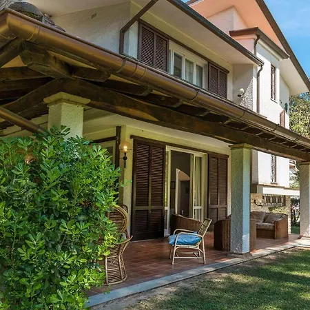 La Meridiana 8&1, Emma Villa Pietrasanta