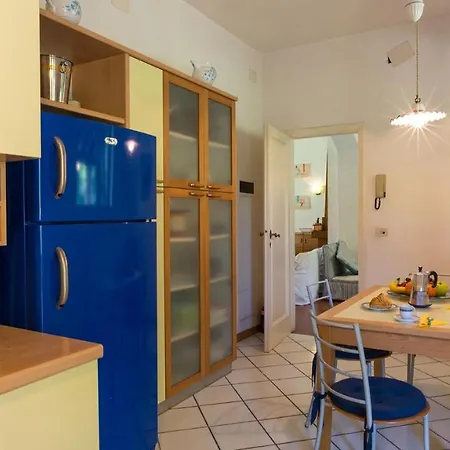La Meridiana 8&1, Emma Βίλα Pietrasanta